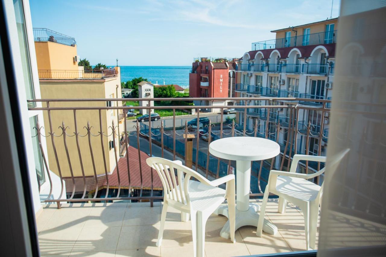 Hotel Dolphin Ravda Exterior photo