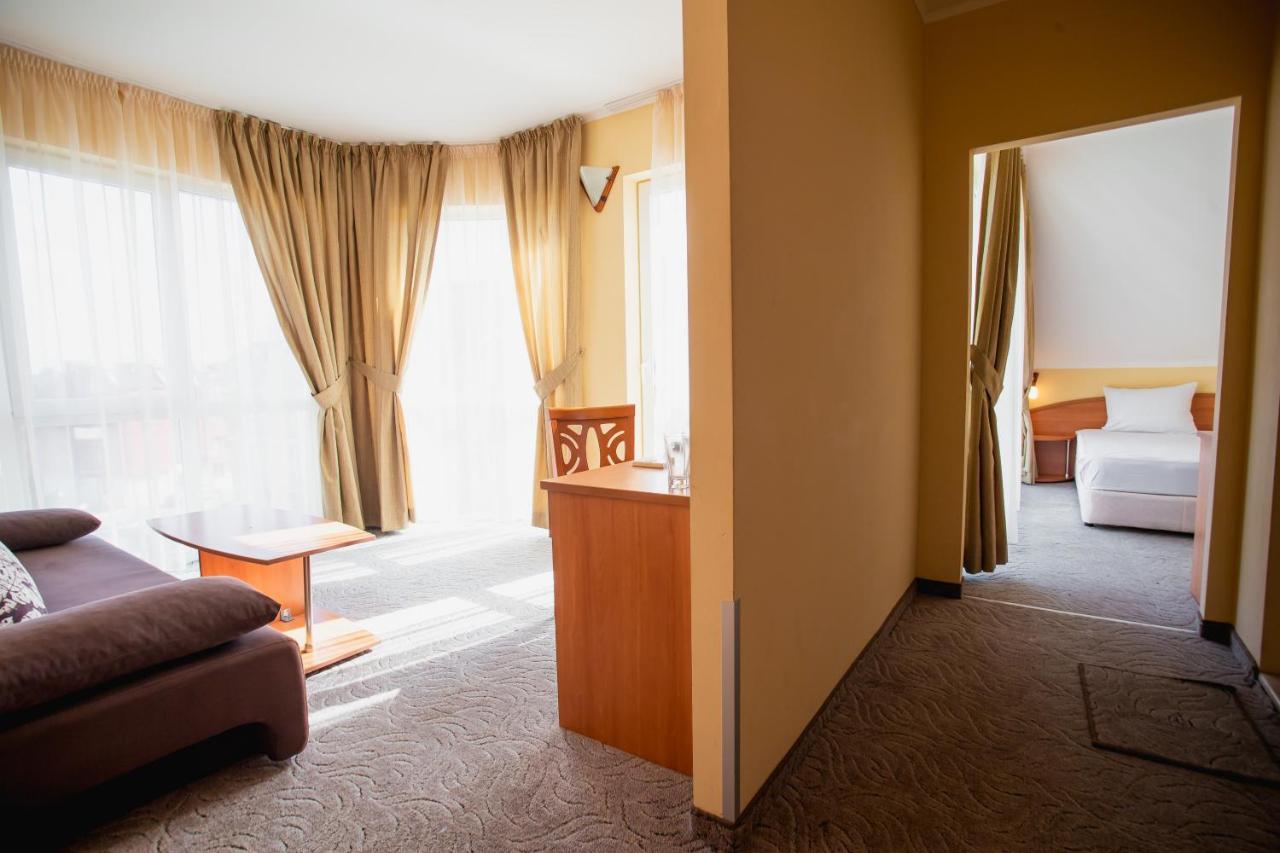 Hotel Dolphin Ravda Exterior photo